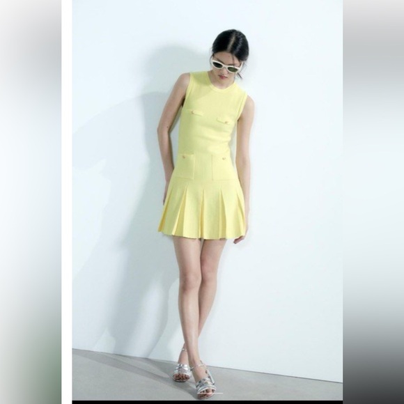 ZARA YELLOW KNIT PLEATED MINI KNIT DRESS WITH GOLD BUTTON DETAILS
SIZE S - Picture 2 of 10